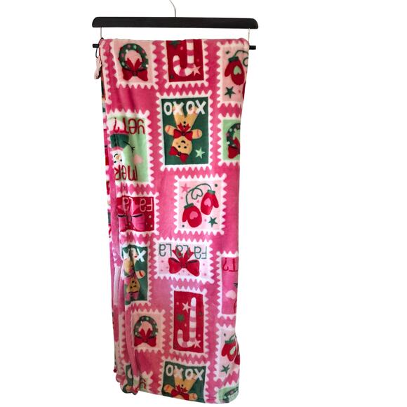 Betsey Johnson Christmas Holiday Ultra Soft Plush Blanket Throw 50 x 7 Pink  NEW - Picture 2 of 3